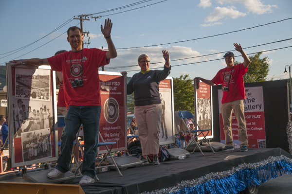 The float makes its entrance to the downtown under ideal skies.