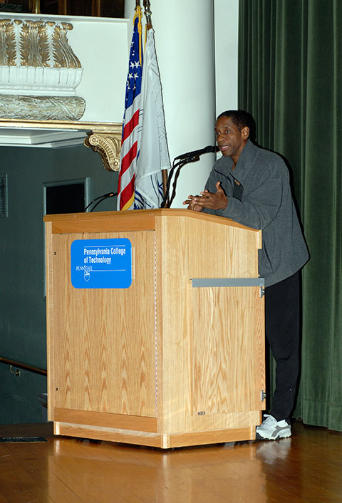 Tim Russ, a member of the “Star Trek Voyager” cast – just one of the credits on an impressive multimedia resume – answers audience questions in the Klump Academic Center Auditorium.