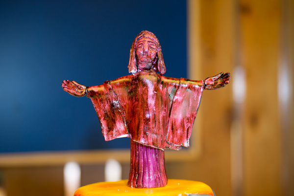 The familiar Christ the Redeemer statue ...