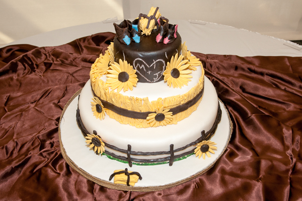 ... between the golden sunflowers of Gentzyel's country coziness.