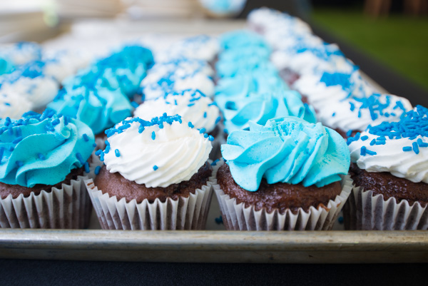 The colors of many a Penn College cupcake: blue and white!