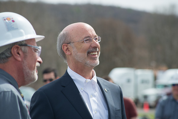 The governor shares a laugh with Rex E. Moore (up on the rig), ShaleNET U.S. consultant/instructor. At left is John F. Strittmatter, ShaleNET U.S. regional hub director.