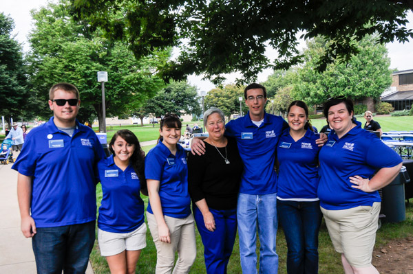 The president rejoins a number of student Links from this summer's Connections orientation program.