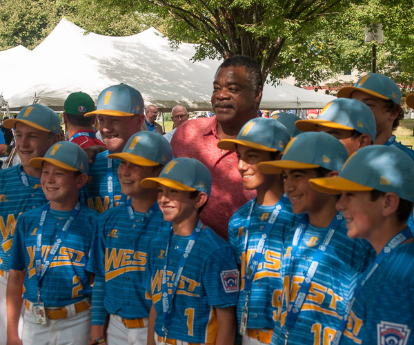 Murray chatted with many teams and obliged group photos, including the West region champions.