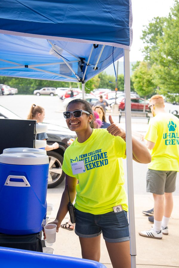Itashna Geerwar, an accounting student from Mauritius, gives a thumbs-up to refreshment.