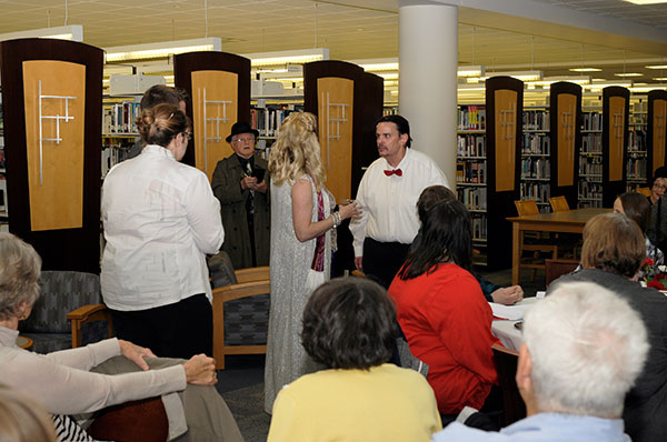 The plot thickens with lost eyewear, arguments (telegraphed via stage whisper for the patrons' benefit) and a not-so-surreptitious kiss.