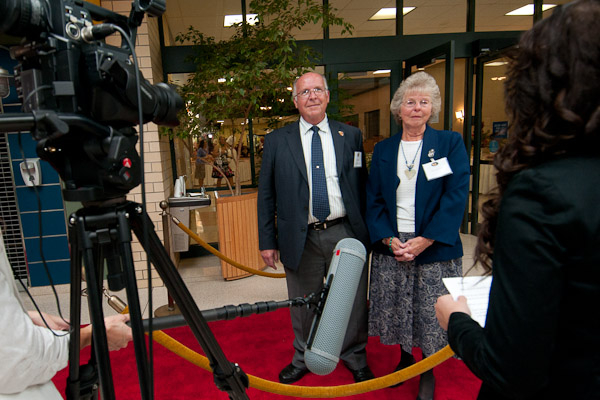 Benefactors Dale A. Metzker, retired graphic communications faculty, and his wife, Sally, take to the red carpet to answer questions about supporting students through scholarship giving. 