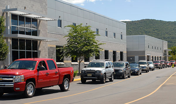 A line of first-year students and their families travels along the Parkes Automotive Technologies Center, where Penn College Police provided directions to the nearby College Avenue Labs check-in site.
