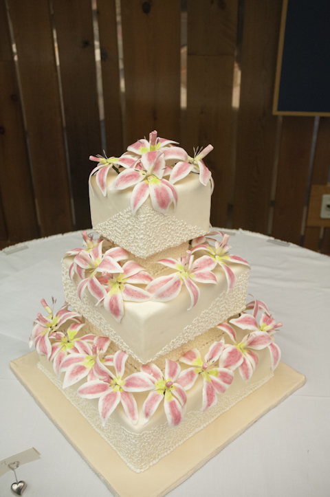 Jessica M. Keyser’s lilies and lace cake