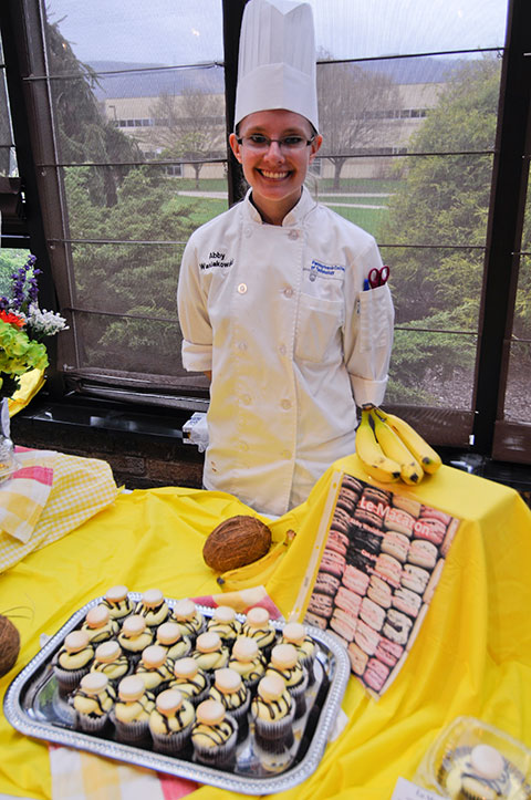 Abby Wasiakowski shares samples of her chocolate cupcakes, which include flavors of chocolate and banana.