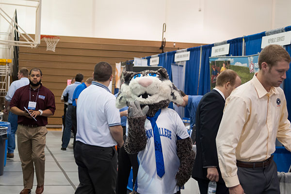 The Wildcat's first rule of job-hunting success: Exude confidence when working the room.
