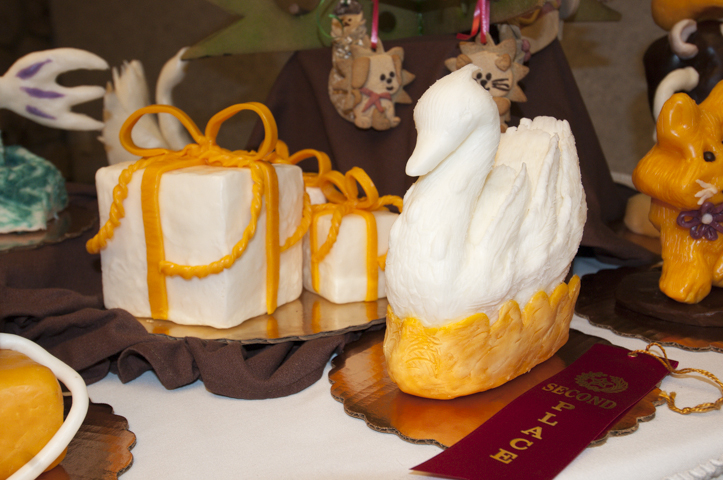 A tallow swan centerpiece earns second place in Artistic Buffet Decoration.