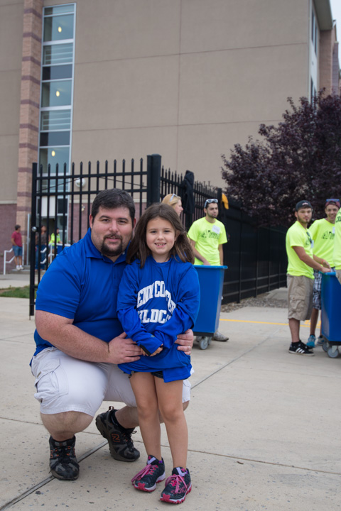 Alumni volunteer Joseph J. Smith (’00, plastics and polymer technology, and ’08, technology management) brought along his daughter, McKenzie, for a little extra move-in support. Smith is a senior engineer at DSM’s biomedical headquarters in Exton.
