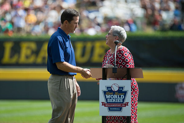 Gilmour welcomes Mike Mussina into the Little League Hall of Excellence.