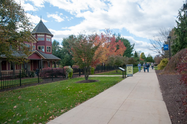 Families travel past the Victorian House, where Alumni Relations waited to greet alumni.