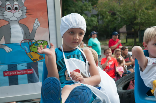 A future chef waves to the crowds.