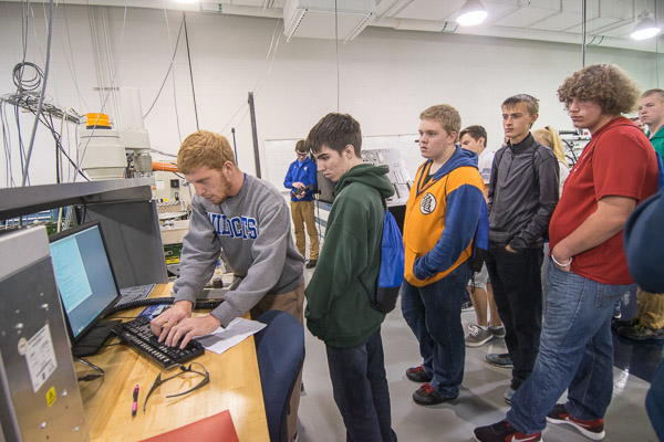 A student-led demonstration in the automated manufacturing lab