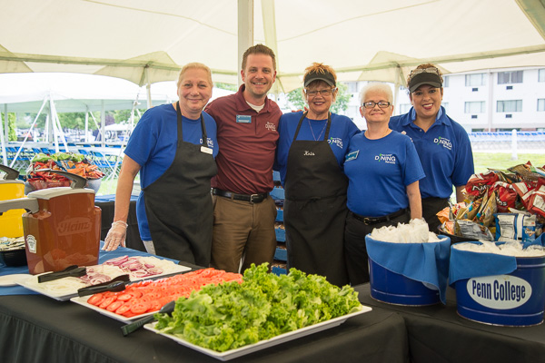Fresh and friendly! Dining Services employees are ready to serve the move-in masses.