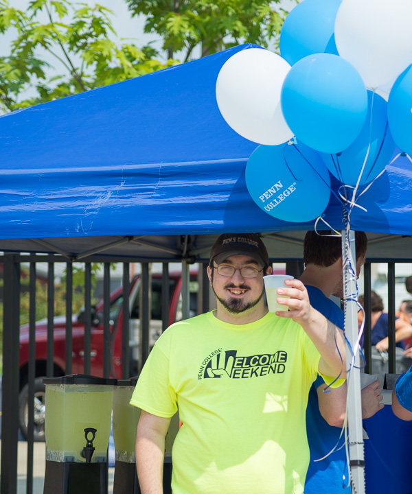 Cheers! Move-in volunteer Christopher J. Dunlap, a gaming and simulation student active in Campus Crusade for Christ, takes a lemonade break from the day’s humidity. 