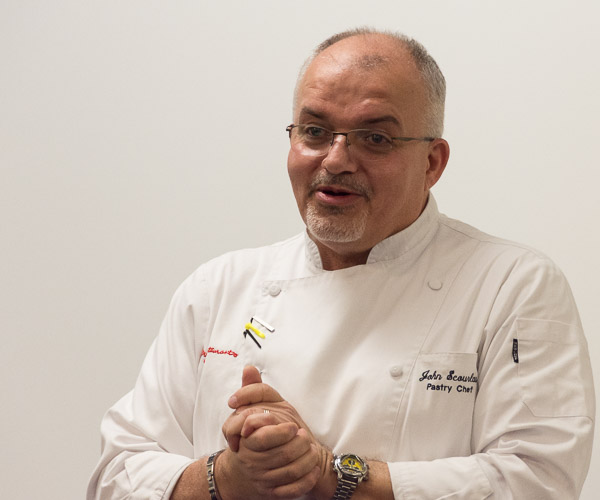 Scourlas talks with students about his career.