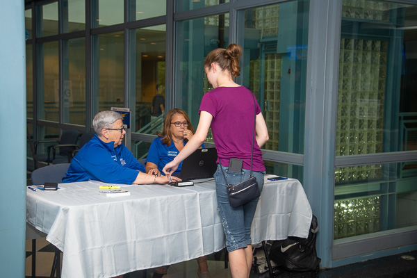 The first point of contact for check-in service: President Davie Jane Gilmour (left) and Suzanne T. Stopper, senior vice president for finance/CFO
