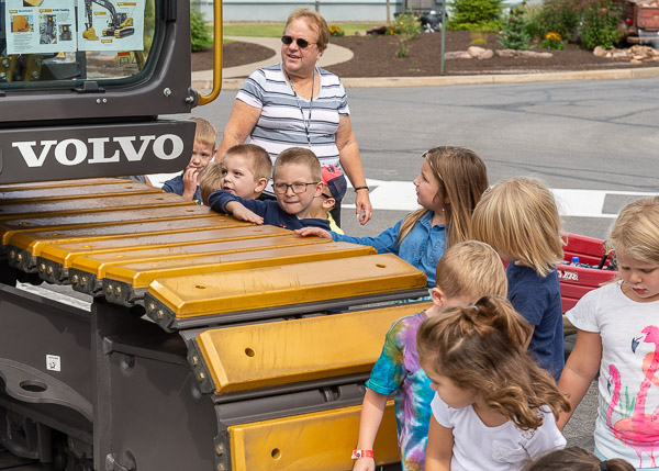 Youngsters from the Children's Learning Center (with Sandra L. Hollingsworth, part-time assistant group leader) make a sightseeing detour on their outdoor rounds ...