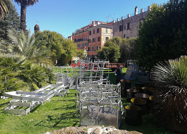 Assembly begins in March on the grounds of the Botanical Garden of Rome. 