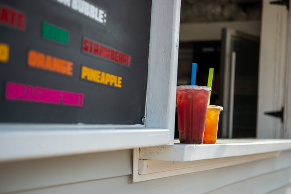 Gleaming in the sunlight: tea- and lemonade-based bubble teas – complete with fruity “pearls” of flavor-popping delight floating in the bottom of the cups.