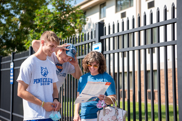 Pretending to be overwhelmed by a campus map is the father of Jack L. Lenosky as the family gets their bearings on the campus scene. Lenosky is a Wildcat soccer player and heating, ventilation & air conditioning design technology freshman from Moon Township.