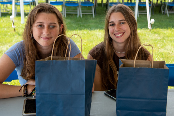 Payta M. Bentley (right), a pre-dental hygiene student from Sayre, enjoys some quality lunch time with her sister, Thea, on move-in day. Dining Services provided free grab-and-go bag lunches for students and their guests on Friday.  