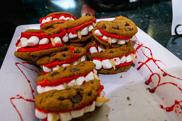 Wait'll you sink your fangs into these cookies!