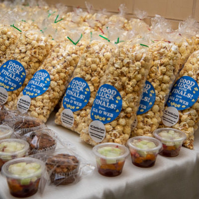 Kettle corn, with sides of fruit and muffins ... and some peer-to-peer encouragement