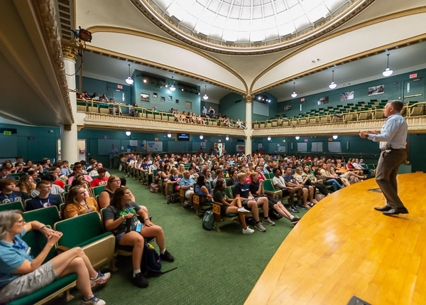 Interactive from the get-go, the president picks the crowd's collective brain with an icebreaker worthy of their business-minded focus: 