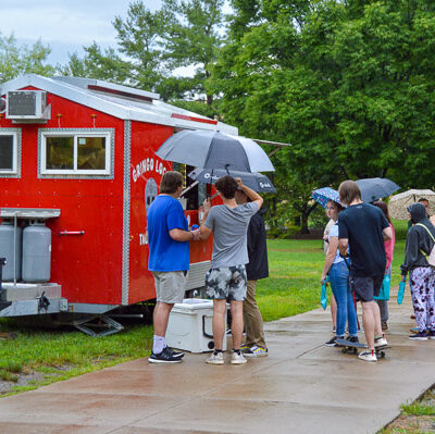 Rain didn't prevent food truck patrons from snagging some yummy chicken tacos.