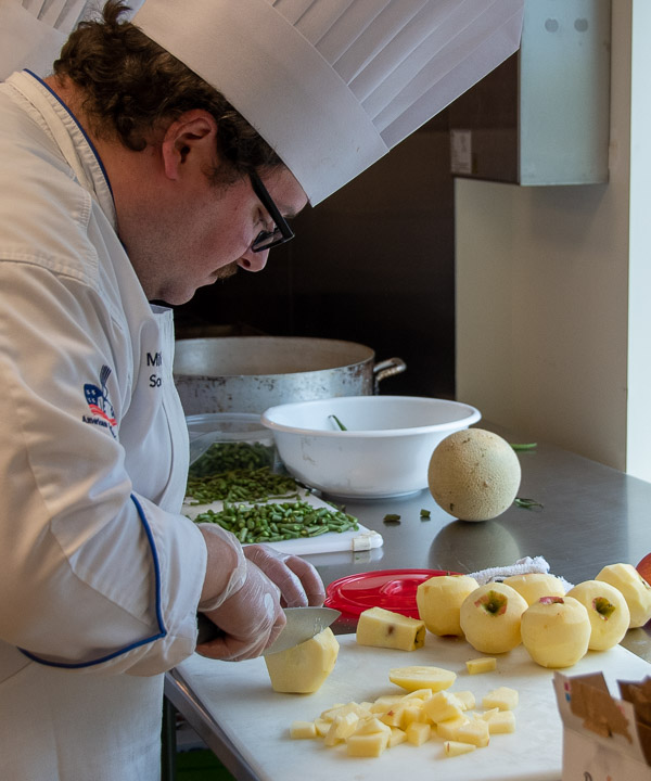 Dinan – an individual studies student and sous chef at the college’s Le Jeune Chef Restaurant – spearheads production of bread pudding with apples.