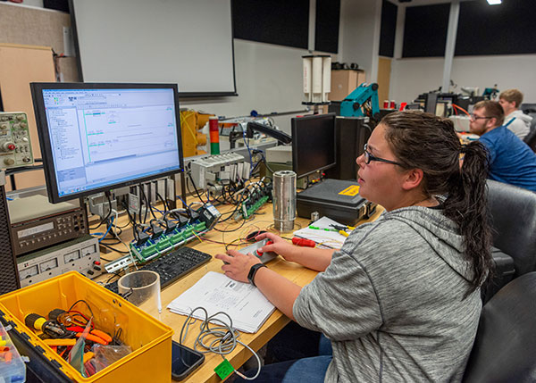 Pennsylvania College of Technology students seeking a bachelor’s degree in automation engineering technology: robotics & automation will have access to a cloud-based system for visualizing industrial data, thanks to a partnership with Clarify, a Norwegian company. 