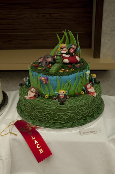 A fanciful wedding cake draws second-place honors in the introductory cake-decorating class.