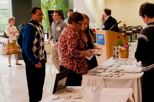 Student scholarship recipients check in with the assistance of Institutional Advancement staff members.