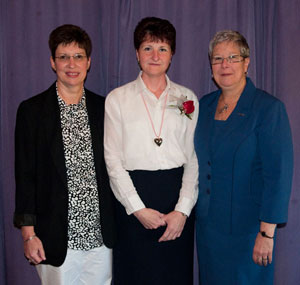 Heidi Samsel, center, is joined by her nominator, Jane Benedict, and President Gilmour.