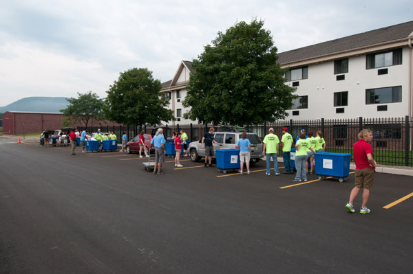 RAs, returning students and staff comprise a cooperative contingent of move-in volunteers.