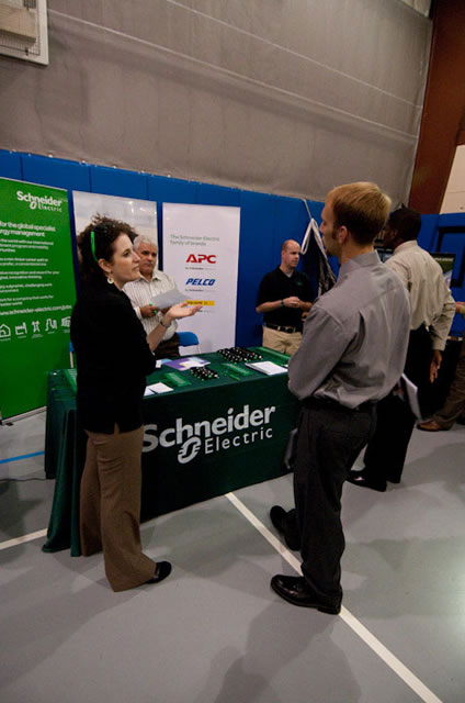 Schneider Electric, headquartered in Texas, attended the Career Fair in search of full-time employees, interns and students interested in positions abroad.