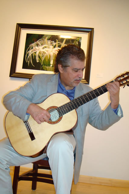 Alumnus/classical guitarist Alfonse Ciaccio returns to the gallery for a Sunday afternoon performance.
