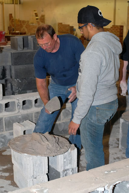Motter shares his time-tested form for loading a trowel with mortar.