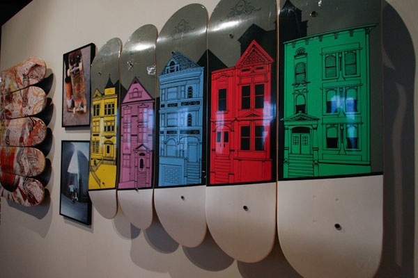 Boards successively depict a San Francisco cityscape.