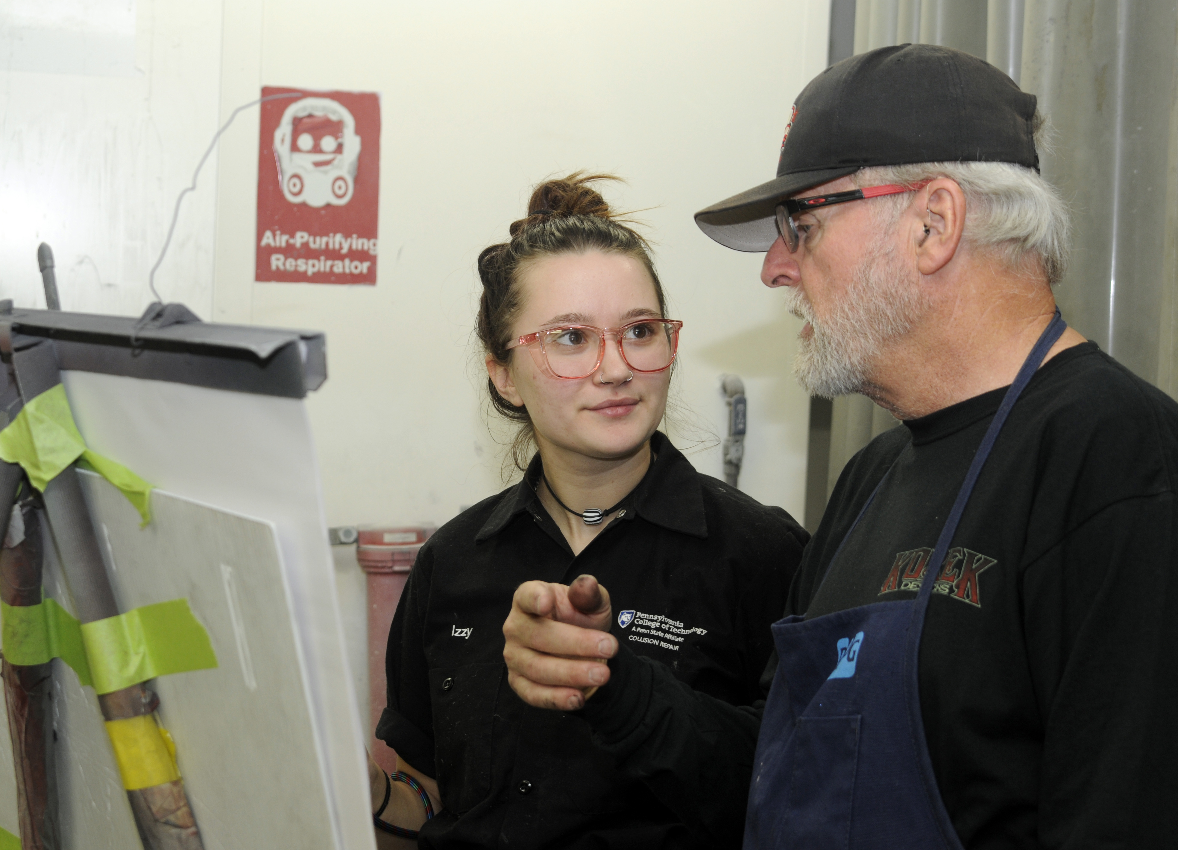 PPG instructor shares airbrush finesse in return visit