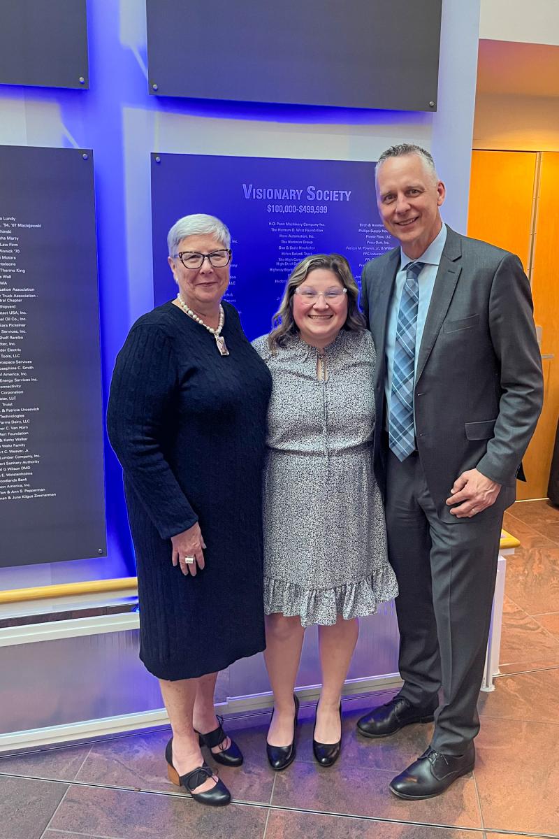 Bookended by presidents past and present, Stauffer enjoys a well-deserved evening in the spotlight. President Emeritus (and Visionary Society member) Davie Jane Gilmour returned for the festivities in the building that bears her name. 