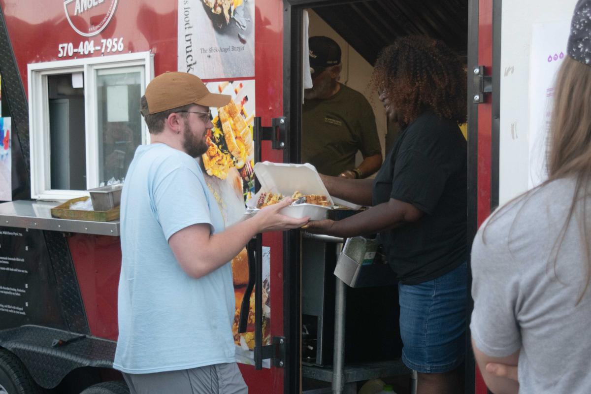... and ever-popular food trucks!