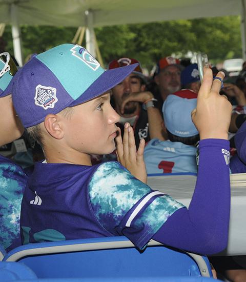 A player from the Czech Republic, this year's winner from the Europe-Africa Region, captures Sandberg's remarks on video.