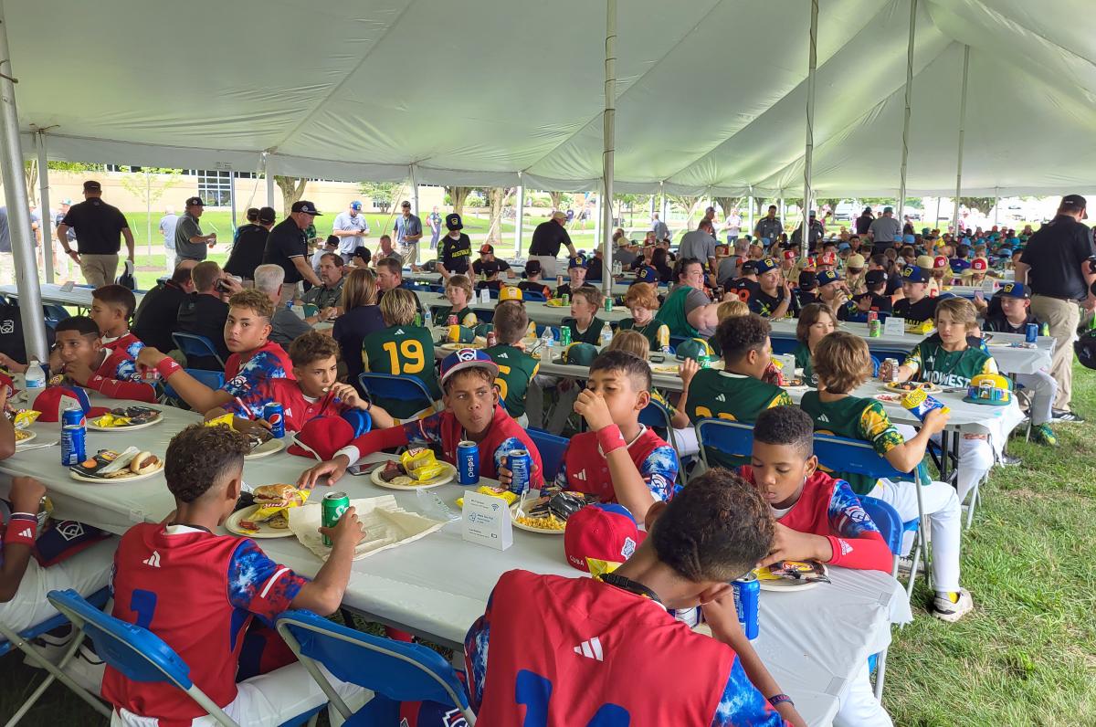 Series teams chow down on dogs, burgers and other staples of summer.