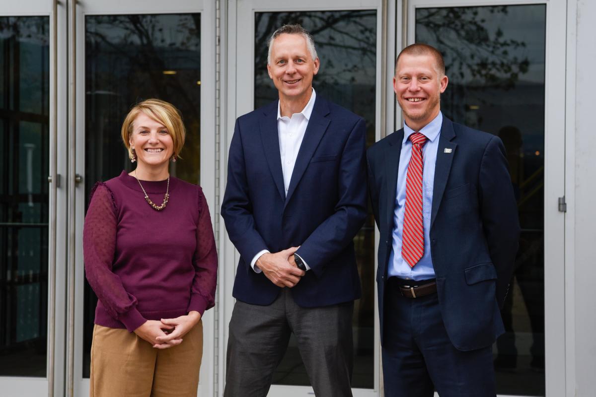 Pittman (right) joins Kline and Reed for a quick photo before embarking on a campus tour.